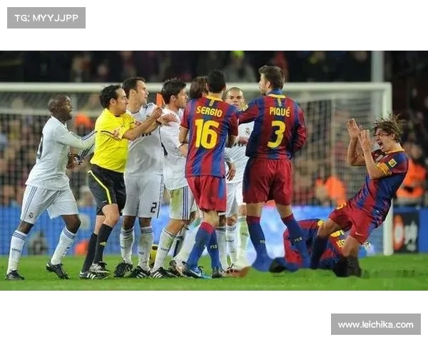 巴萨与皇马经典对抗中的战术博弈与演变分析 巴萨与皇马经典对抗中的战术博弈与演变分析