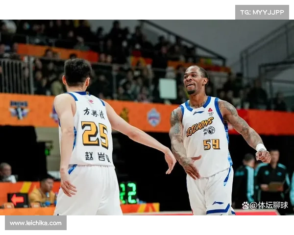 广厦与四川的较量：理想中的强强对决与赛场上的真实碰撞